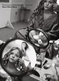 Seen Behind the Scene / Forty Years of Photographing on Set / Mary Ellen Mark
