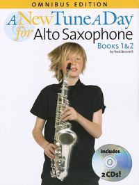 A New Tune a Day Alto Saxophone: Books 1 & 2 [With 2 CDs and Pull-Out Fingering Chart for Alto Saxophone]
