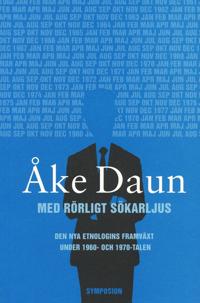 Med rörligt sökarljus : en personlig tidsskildring