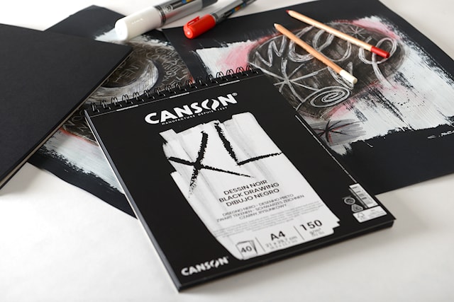 Produktbild 2 för Ritpapper A4 block Svart 40 ark 150g Canson XL