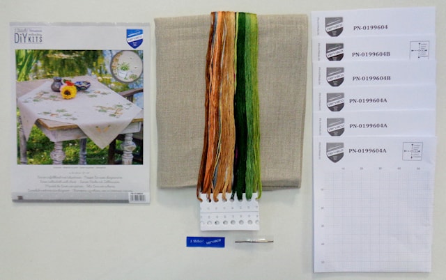 Produktbild 3 för Broderikit Duk Räknade Korsstygn Botanical Leaves 80 x 80 cm Vervaco