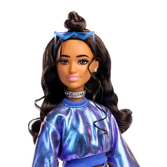 Produktbild 6 för Barbie Deluxe Style Blue Sweater Modedocka