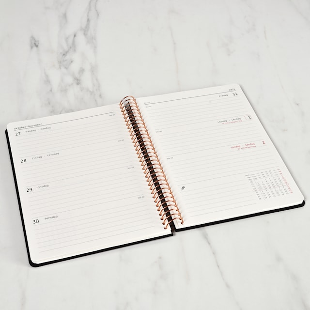 Produktbilde 2 for KOZO Kalender 2026 A5 Uke per opslag Black