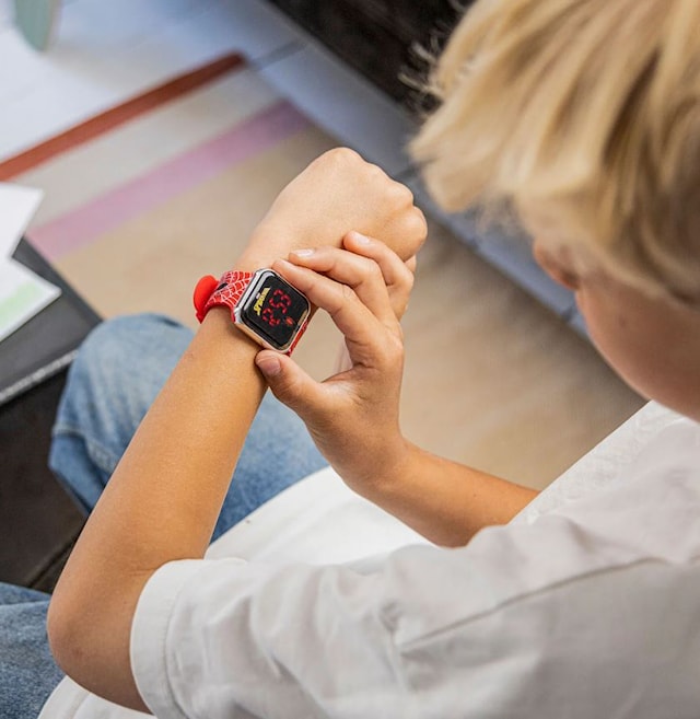 Produktbild 3 för LED-Klocka Spiderman Accutime