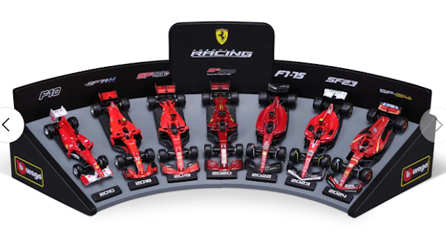 Produktbild 2 för BBurago 1:43 Ferrari F1 Deluxe Gift Set med displayställ