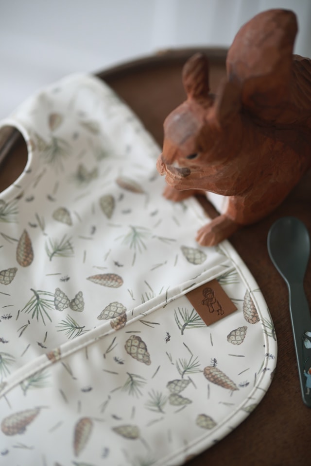 Tuotekuva 2 - Elsa Beskowin Tonttulasten Ruokalappu Rätt Start