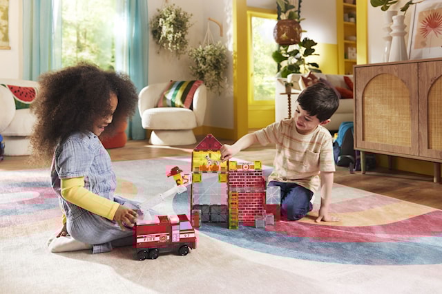 Produktbild 5 för Magna-Tiles Brandstation Magnetiska Byggklossar 50 Bitar