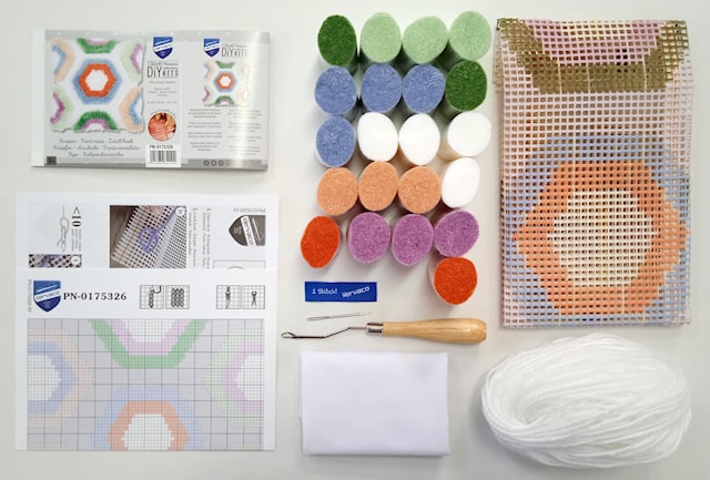 Produktbild 2 för Broderikit Ryakuddfodral Palm Springs Hexagons 40 x 40 cm Vervaco