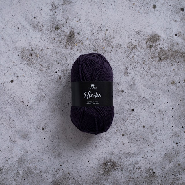 Ulrika Villalanka 50 g Tummaliila Svarta Fåret