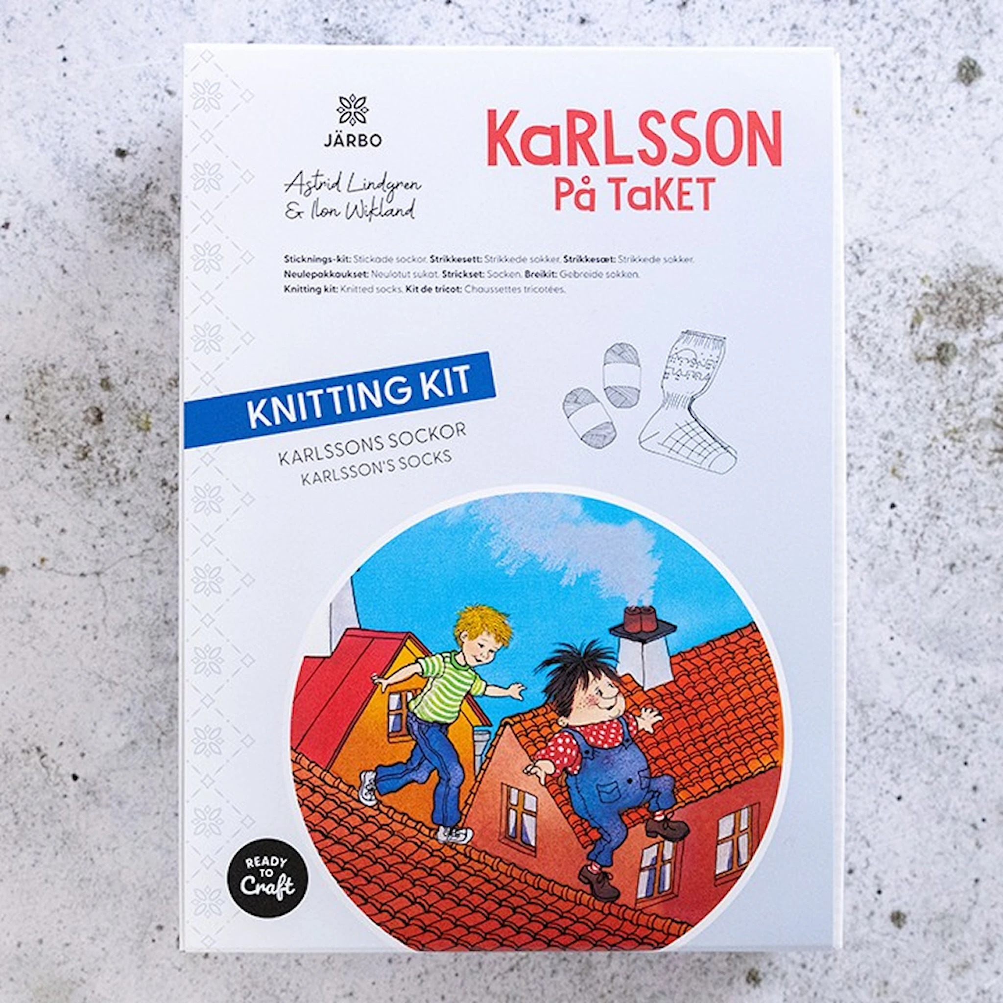 Produktbild för Astrid Lindgren Ilon Wikland stickkit Karlssons Sockor Järbo