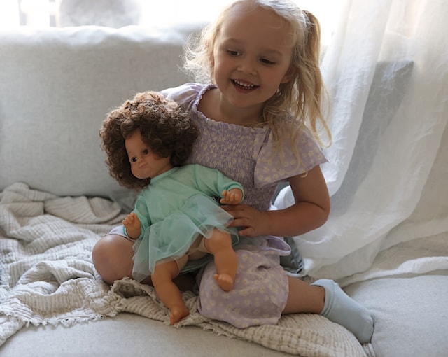 Produktbild 3 för Lillan Docka Mörkt Hår 36 cm Micki