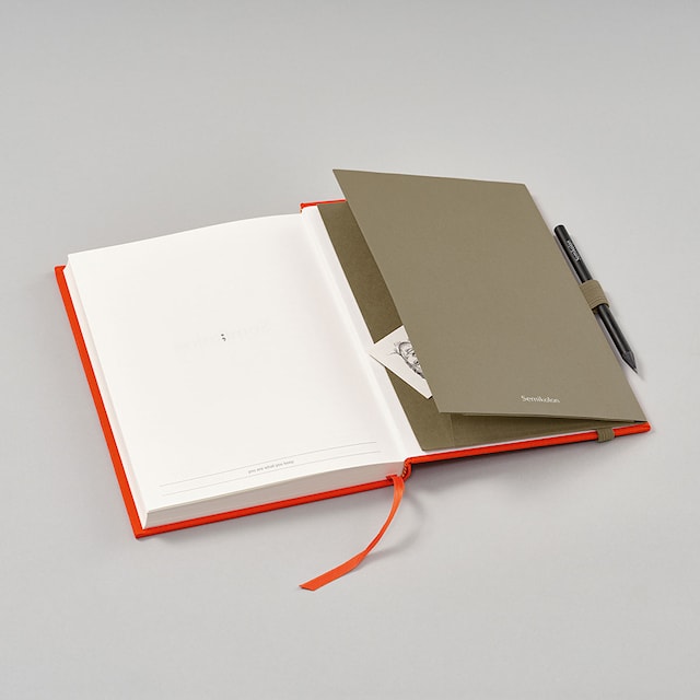 Tuotekuva 4 - Säilytystasku joustavalla nauhalla ja kynänpidikkeellä - Patch Pocket Fango Semikolon