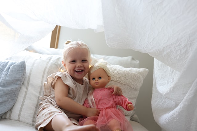 Tuotekuva 4 - Skrållan Nukke Vaaleat Hiukset 45 cm Micki