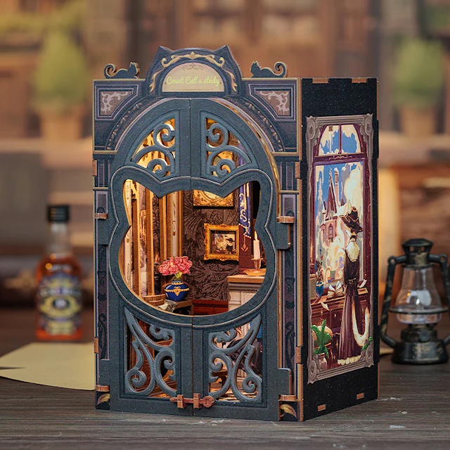 Produktbild 1 för Miniature Book Nook: Count Cat's Study
