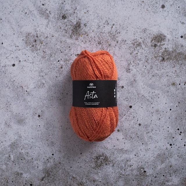Asta Garn Ullmix 50 g Orange Svarta Fåret