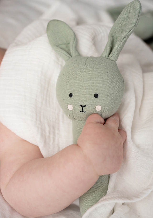 Produktbild 2 för Babypresent Bunny Skallra och Snuttefilt Grön Jabadabado