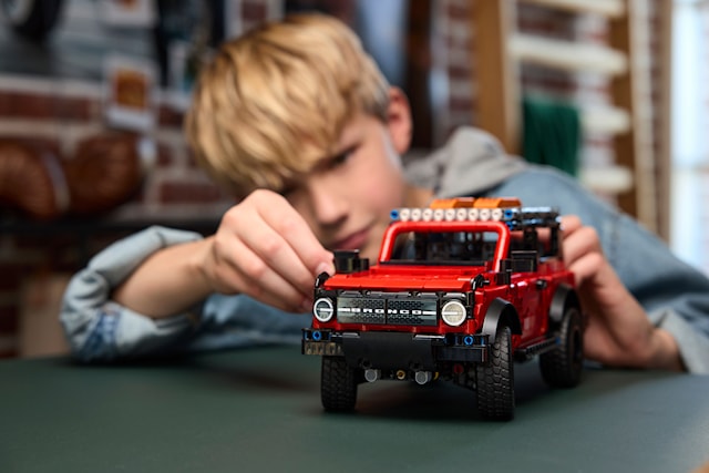 Tuotekuva 3 - Ford Bronco® ‑maasturi LEGO® Technic (42213)