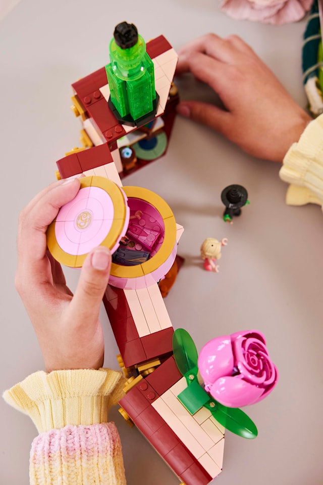 Produktbilde 3 for Glinda og Elphabas studentrom LEGO® Wicked (75683)