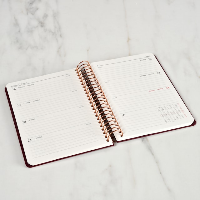 Produktbilde 3 for KOZO Kalender 2026 A6 Uke per opslag Coffee