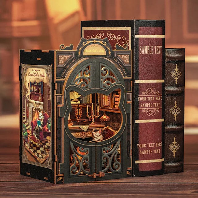Produktbild 3 för Miniature Book Nook: Count Cat's Study