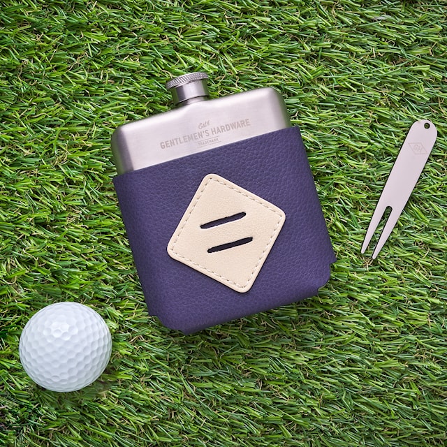 Tuotekuva 3 - Gentlemen's Hardware Golfer's Hip Flask & Divot Tool Set