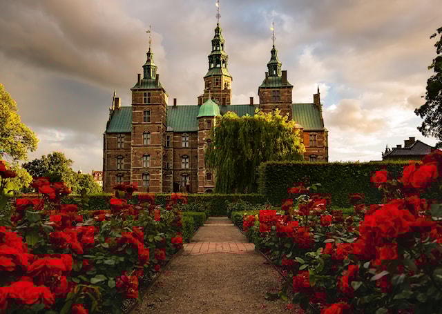Produktbild 2 för Rosenborg Castle Denmark Pussel 1000 bitar, Ravensburger
