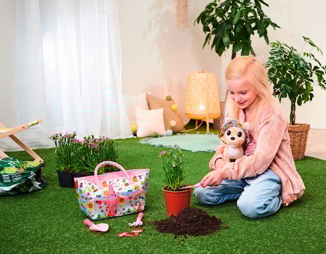 Tuotekuva 5 - Pehmolelu Puutarhatyökalujen Kanssa ChiChi LOVE