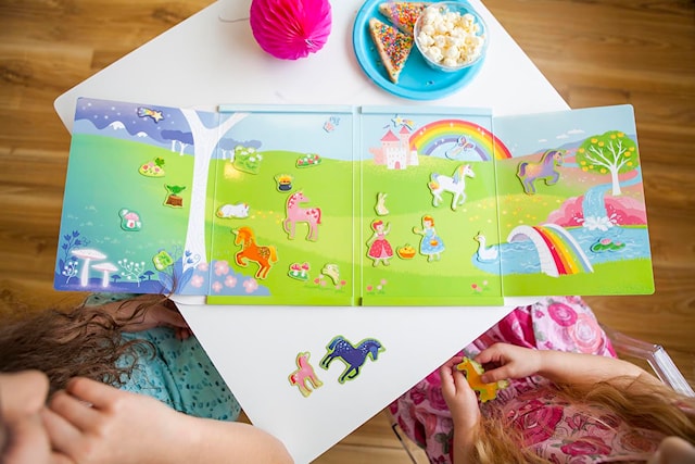 Tuotekuva 2 - Magneettikirja Taitettava Yksisarvisvaltakunta Magna Carry