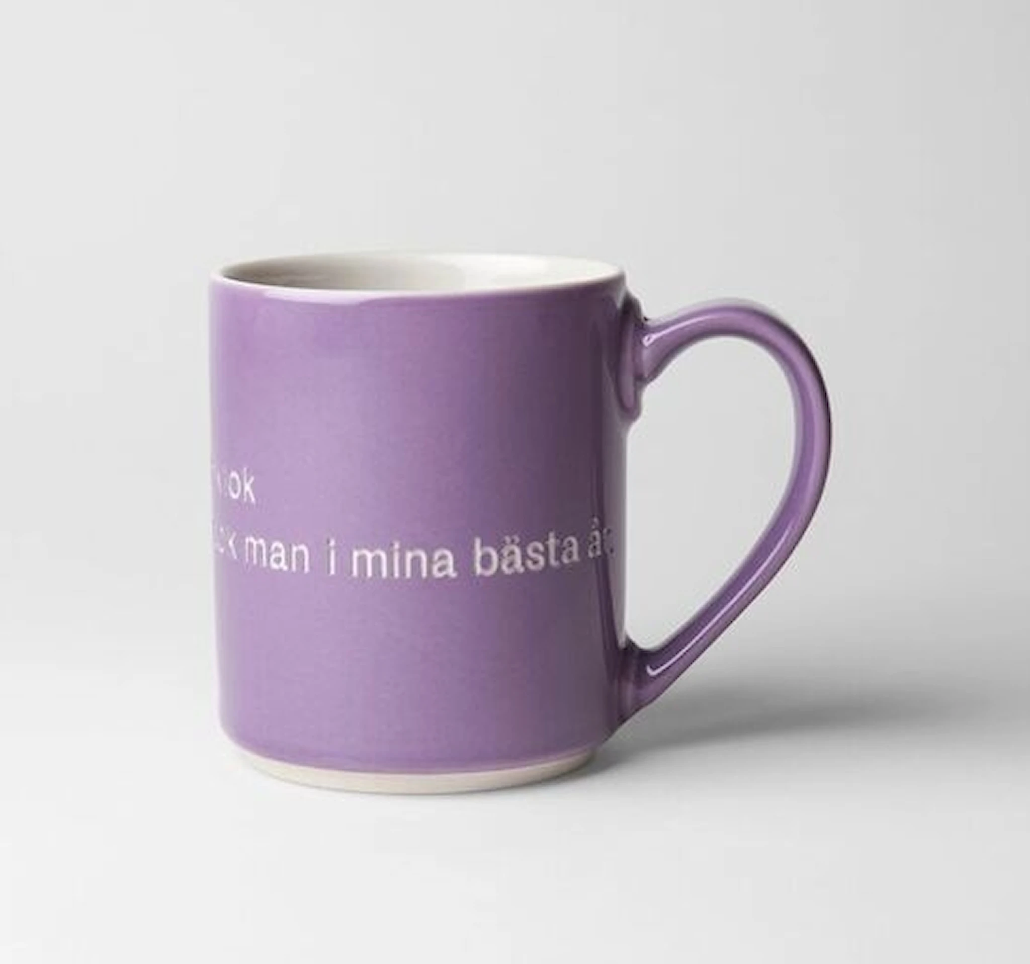 Produktbild för Astrid Lindgren Mugg Jag är En Vacker 36 cl Lila, Design House Stockholm