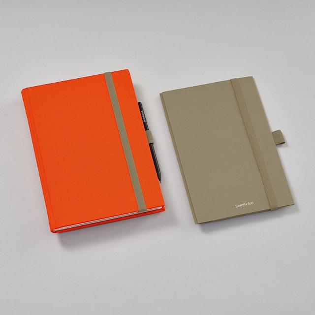 Produktbild 1 för Förvaringsficka med elastisk band och pennhållare - Patch Pocket Fango Semikolon