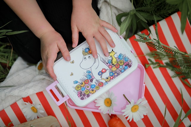 Produktbild 3 för Mumin Äng Lunchlåda Lila/Rosa Rätt Start