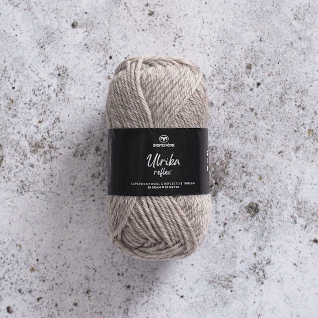 Ulrika Reflex Garn Ullmix 50 g Beige melange Svarta Fåret