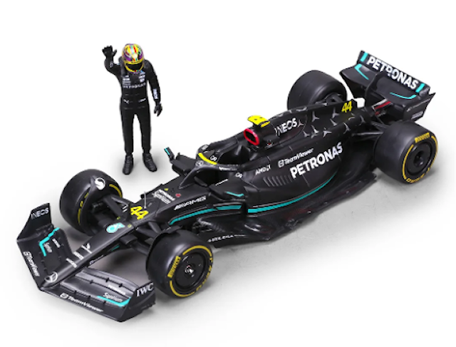 Tuotekuva 1 - 1:24 F1 MB W14 2023 WITH DRIVER FIGURE HAMILTO