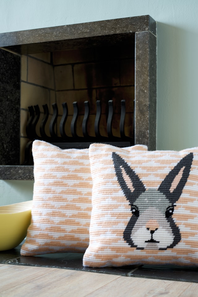 Tuotekuva 4 - Kirjontapakkaus, tyynynpäällinen, vino pitkäpisto Yvonne 40 x 40 cm Vervaco