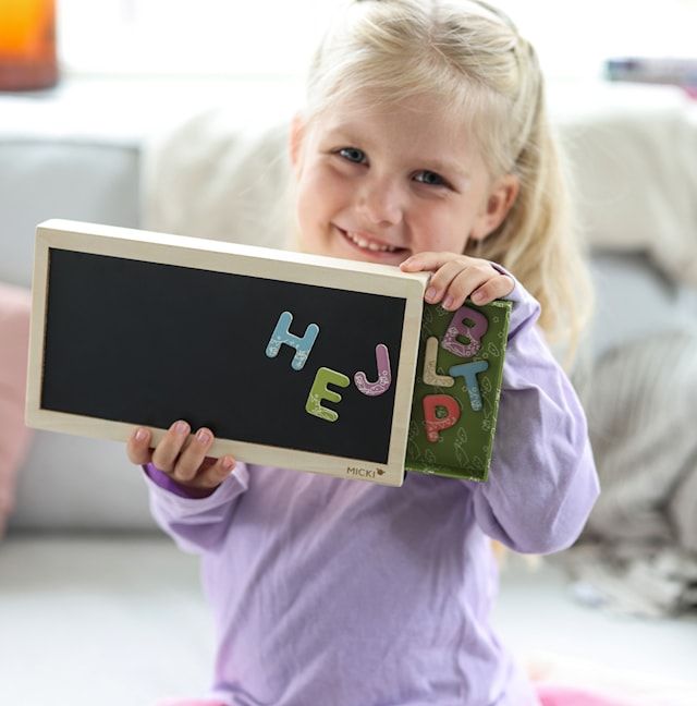 Produktbild 4 för Magnetbokstäver + Låda Micki