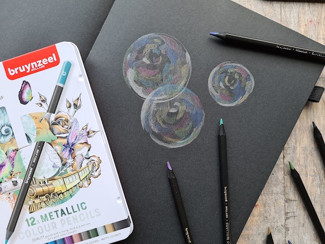 Tuotekuva 2 - Bruynzeel Expression Väriliidut Metallic 12-setti