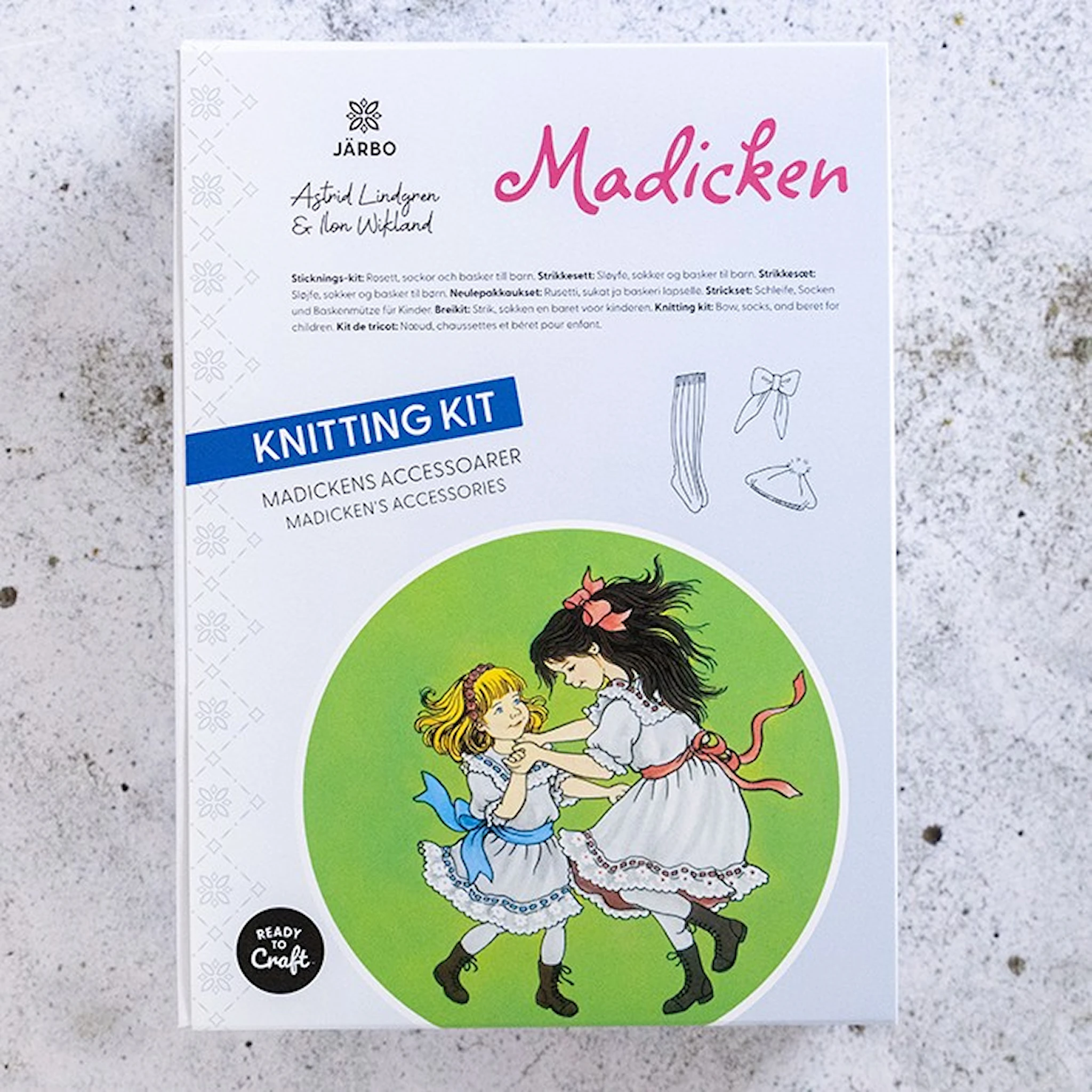 Produktbild för Astrid Lindgren Ilon Wikland stickkit Madickens accessoarer Järbo