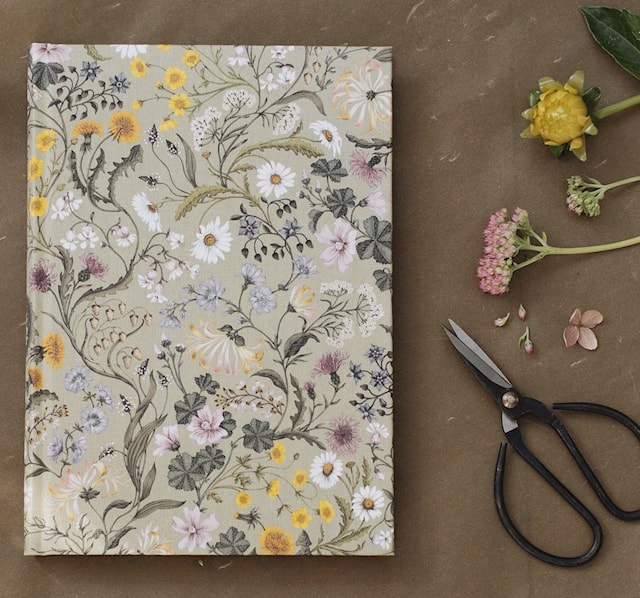 Produktbild 1 för Anteckningsbok A5 Olinjerad Lost Garden Paperstyle