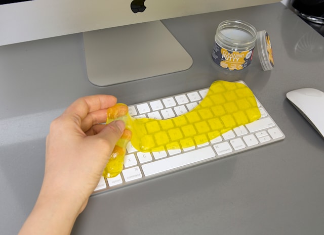 Tuotekuva 1 - Cleaning Putty