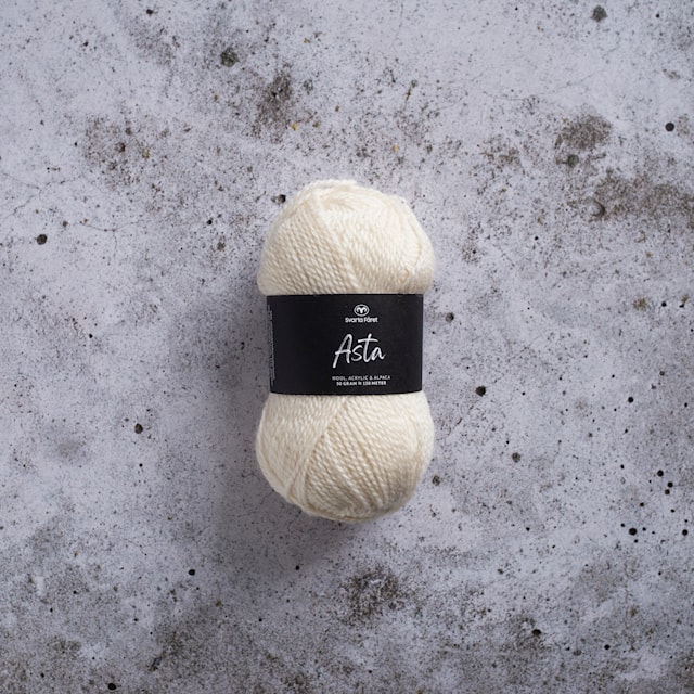 Asta Garn Ullmiks 50 g Ubleket Svarta Fåret