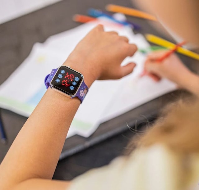 Tuotekuva 3 - LED-kello Disney Frozen Accutime