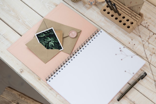 Produktbild 5 för Anteckningsbok A4 Olinjerad Dusty Pink 90 Blad Bigso Box of Sweden