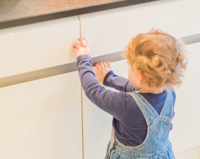 Produktbild 3 för Självhäftande Lås För Skåp Med Dubbla Dörrar Safe & Care