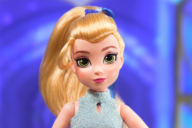 Produktbilde 2 for Unicorn Academy Fashion Doll Isabel Masquerade 24 cm