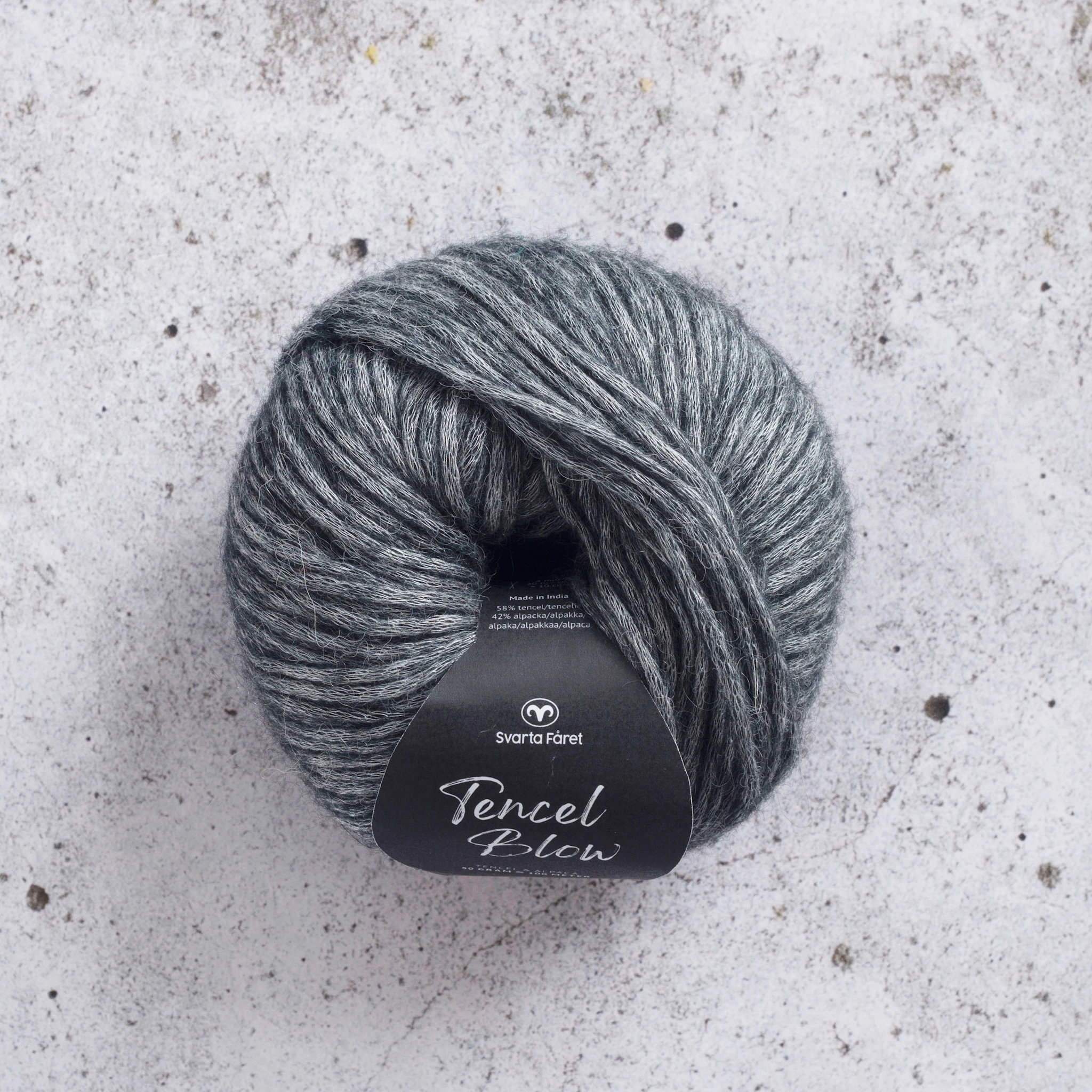 Produktbild för Tencel Blow Alpacka mix garn 50g Svarta Fåret