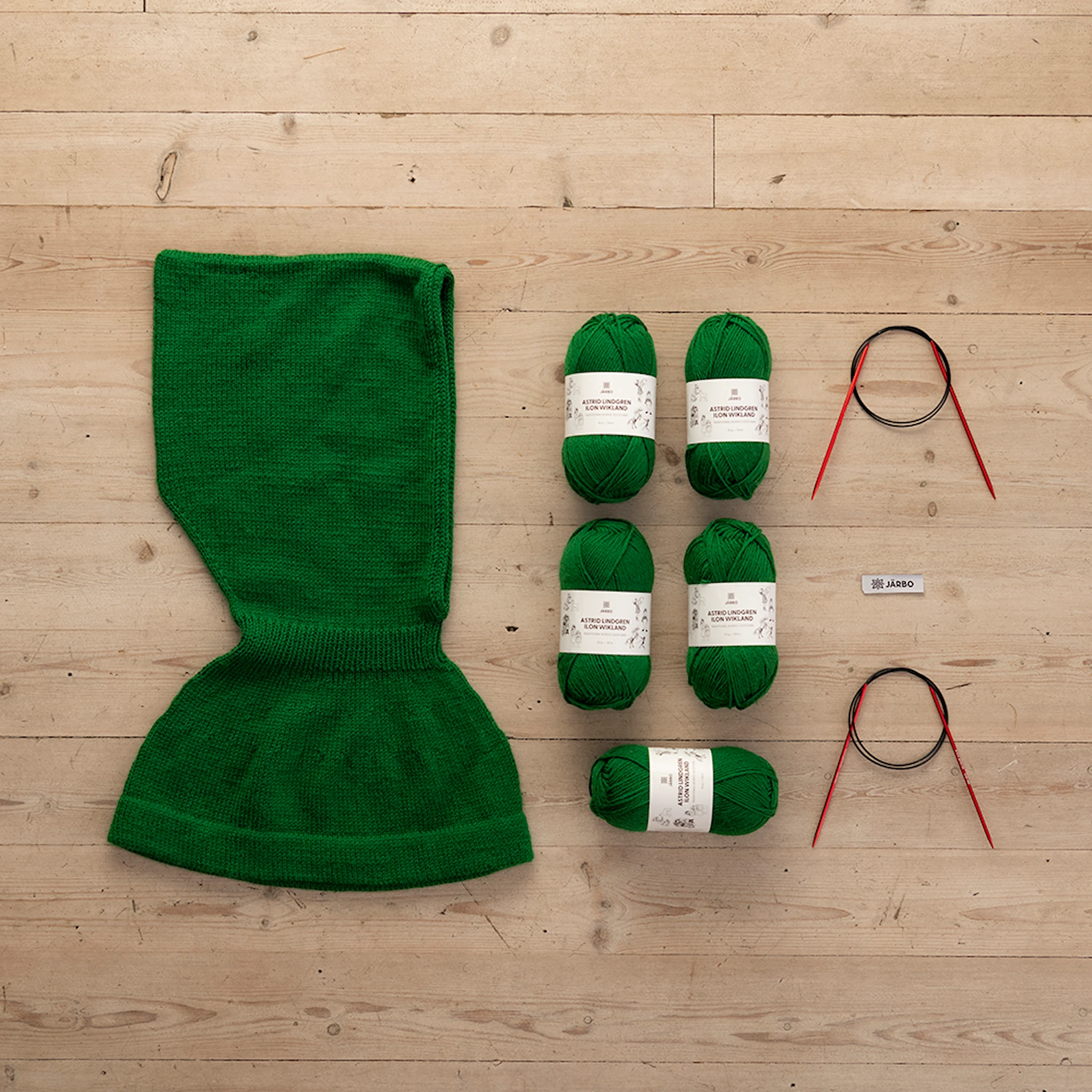 Produktbild för Astrid Lindgren Ilon Wikland stickkit Birks Luva Järbo