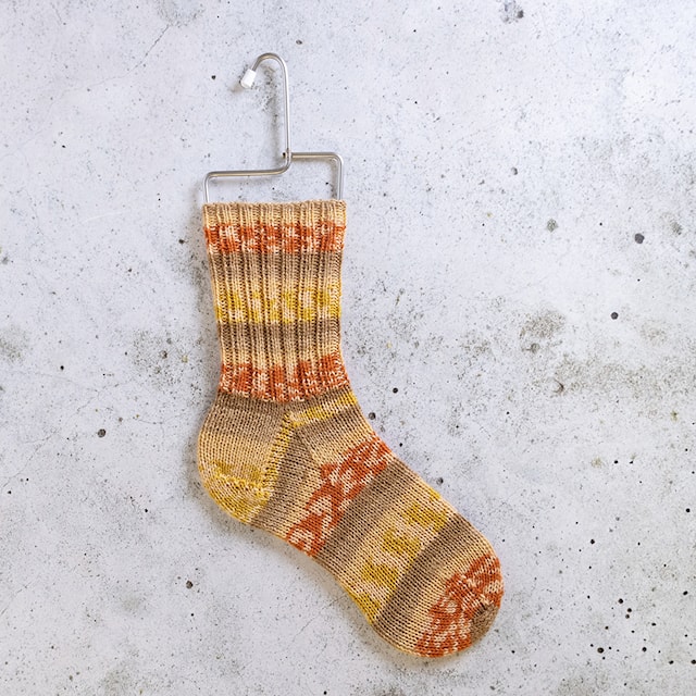 Produktbild 2 för Junior Raggi Garn Ullmix 100 g Paprika Parade (68449) Järbo