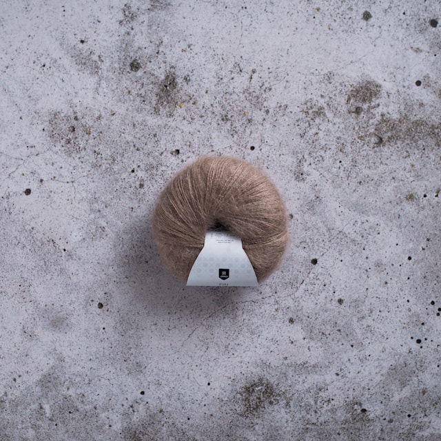 Fin Mohair Silk Garn 25 g Almondine Järbo