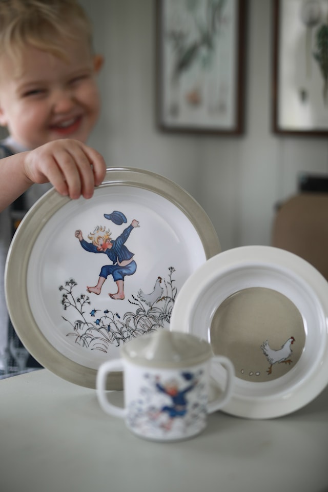 Tuotekuva 2 - Vaahteramäen Eemeli Lasten astiasto 3-osainen Rätt Start