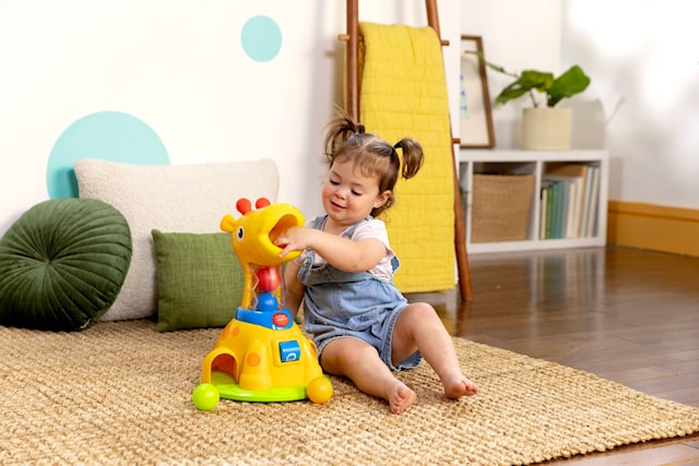 Tuotekuva 3 - Spinnin’ Spots Giraffe™ Pallopeli Bright Starts